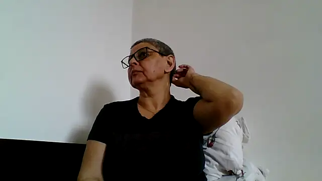 roseblak42 online show from April 11, 2026, 10:41 am