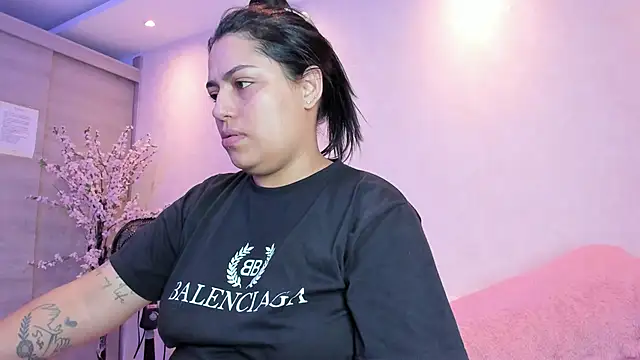 kiana cream online show from October 11, 2025, 11:44 am