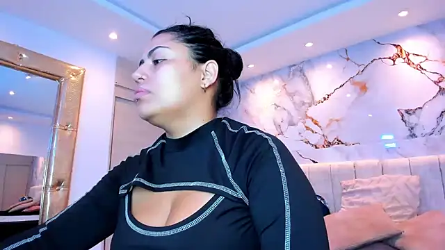 kiana cream online show from April 10, 2026, 11:28 am