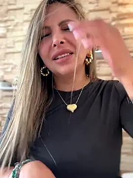  Abril-Office1 online show from October 23, 2025, 3:21 pm