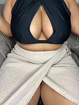 CARAMELGODDESSX23 online show from September 18, 2025, 6:27 am