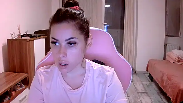 LovelyJulliette online show from October 6, 2025, 5:35 pm