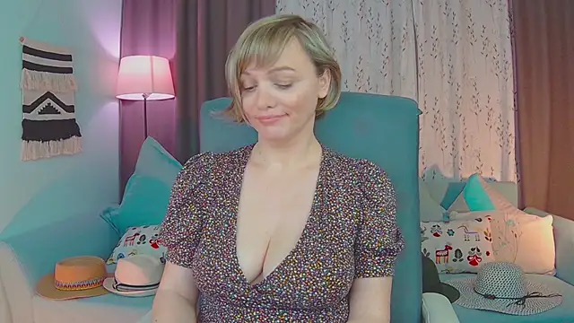 Snapshot of NandiSmile chatting on February 28, 2025, 7:46 pm NandiSmile online show from February 28, 2025, 7:46 pm