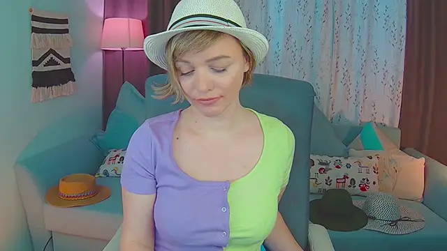 Snapshot of NandiSmile chatting on February 27, 2025, 1:38 pm NandiSmile online show from February 27, 2025, 1:38 pm