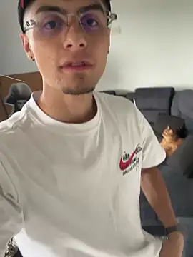 Stiven CL online show from February 25, 2025, 8:00 pm