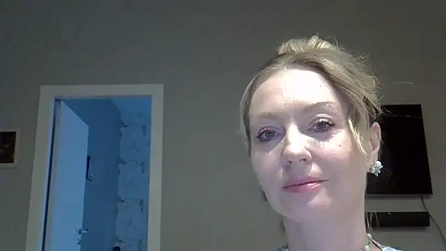Snapshot of ZarinaSwift chatting on April 26, 2026, 8:00 am ZarinaSwift online show from April 26, 2026, 8:00 am