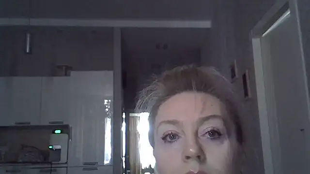 Snapshot of ZarinaSwift chatting on May 13, 2026, 4:41 am ZarinaSwift online show from May 13, 2026, 4:41 am