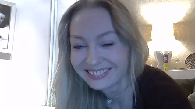 Snapshot of ZarinaSwift chatting on April 24, 2026, 4:47 am ZarinaSwift online show from April 24, 2026, 4:47 am