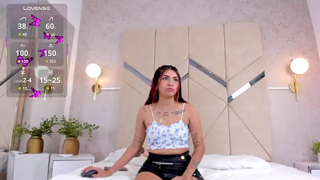 LiaVelez online show from September 20, 2025, 1:38 pm