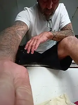 Hotbodyscottie online show from November 15, 2025, 10:25 pm