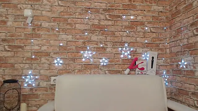 Amelia Kiss  online show from December 18, 2025, 12:38 am