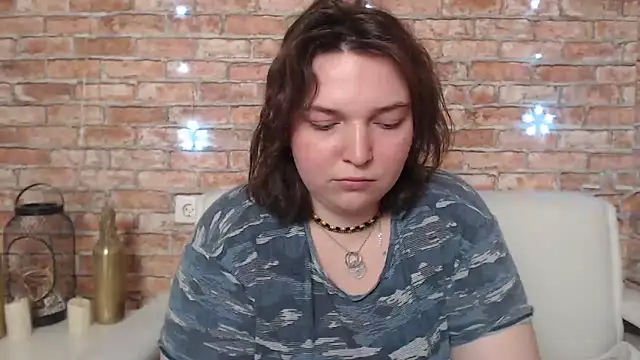 Amelia Kiss  online show from March 20, 2025, 3:56 am