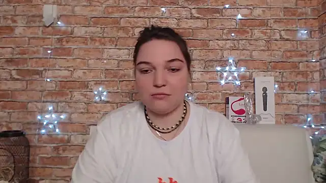 Amelia Kiss  online show from September 16, 2025, 12:44 am