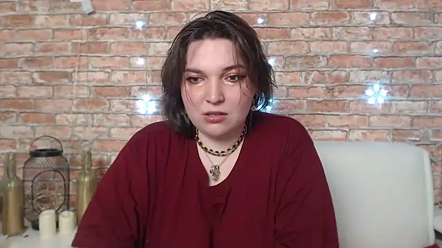 Amelia Kiss  online show from March 7, 2025, 3:40 am