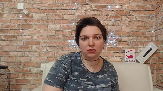 Amelia Kiss  online show from April 2, 2026, 1:13 am