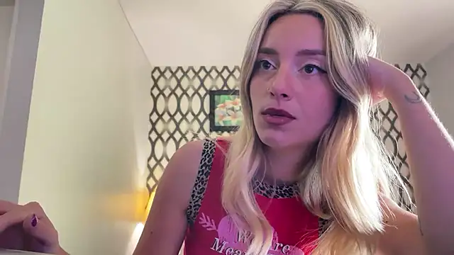 SirenaBelle online show from March 9, 2025, 11:47 am