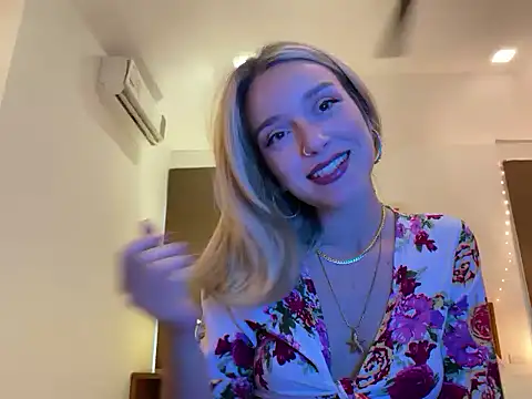 SirenaBelle online show from September 9, 2025, 9:08 am