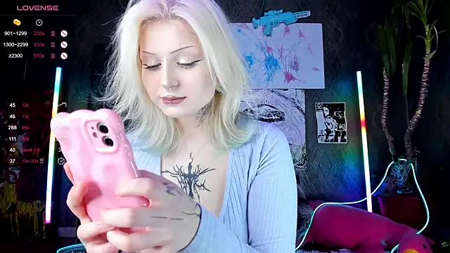 little grinch666 online show from February 26, 2025, 10:15 pm