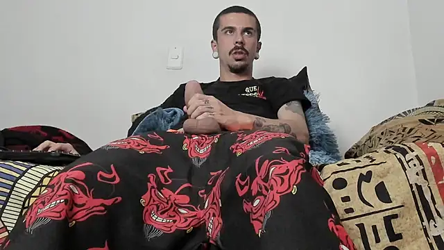 Aaron BigDickxxx online show from November 9, 2025, 8:46 pm