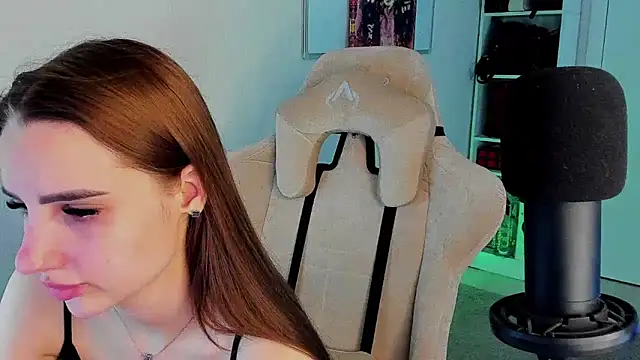 Snapshot of __SilviaAbby__ chatting on March 18, 2025, 11:22 am SilviaAbby online show from March 18, 2025, 11:22 am