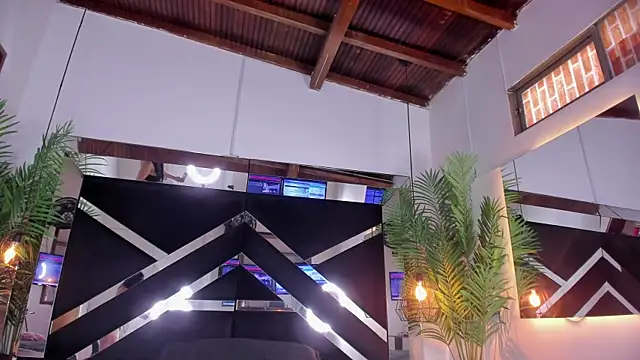 emily-fox online show from November 4, 2025, 12:42 pm