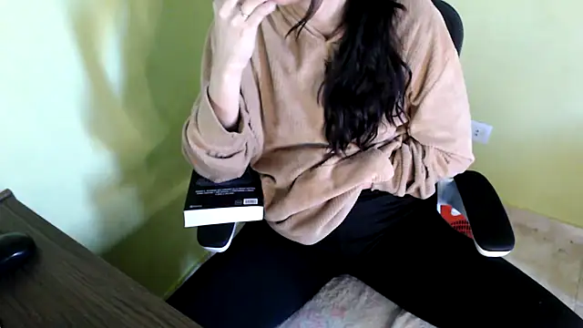Snapshot of samantha_s69 chatting on May 1, 2026, 12:10 pm samantha s69 online show from May 1, 2026, 12:10 pm