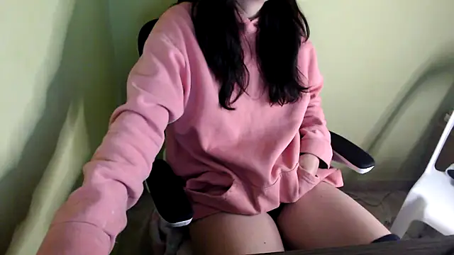 Snapshot of samantha_s69 chatting on May 3, 2026, 11:47 am samantha s69 online show from May 3, 2026, 11:47 am