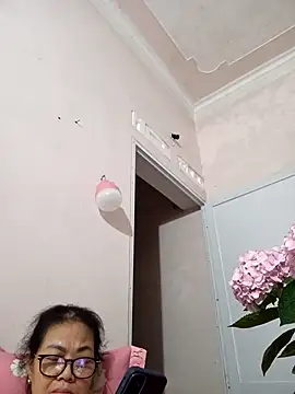 Hotestlove online show from April 16, 2026, 2:29 pm