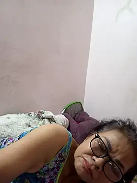 Hotestlove online show from April 8, 2026, 11:06 pm