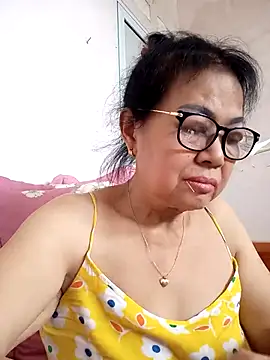 Hotestlove online show from April 9, 2026, 6:19 am