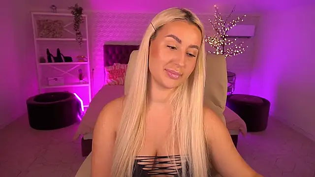 LiaBrazzerr online show from May 23, 2026, 2:05 pm