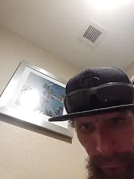 Snapshot of Crackkers chatting on December 20, 2024, 3:58 am Crackkers online show from December 20, 2024, 3:58 am