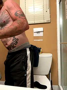 Snapshot of Crackkers chatting on November 9, 2025, 7:01 am Crackkers online show from November 9, 2025, 7:01 am