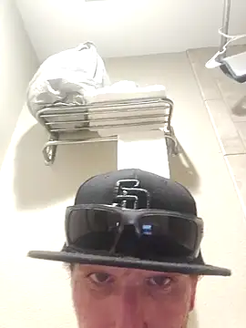 Snapshot of Crackkers chatting on December 23, 2024, 9:59 am Crackkers online show from December 23, 2024, 9:59 am