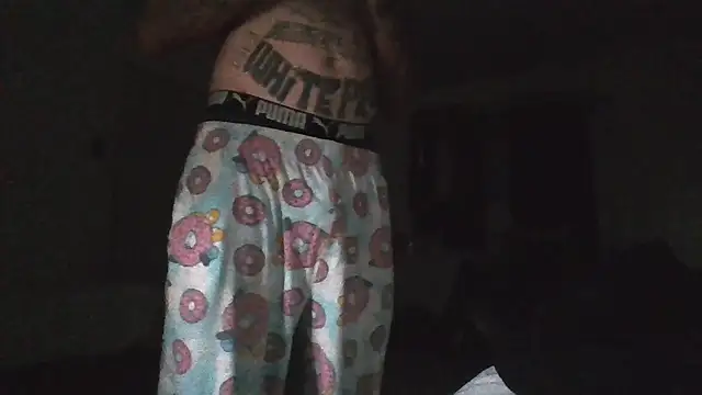 Snapshot of Crackkers chatting on October 15, 2025, 8:33 am Crackkers online show from October 15, 2025, 8:33 am