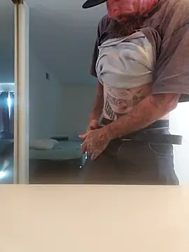 Snapshot of Crackkers chatting on February 22, 2025, 4:51 pm Crackkers online show from February 22, 2025, 4:51 pm