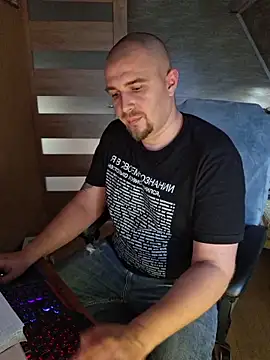 Foxyshaved online show from November 4, 2025, 12:42 pm