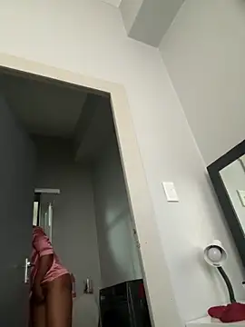 slimcateee online show from October 3, 2025, 5:31 am