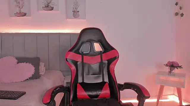  janiis online show from October 3, 2025, 11:06 pm