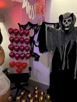 Snapshot of emma4xxx chatting on October 31, 2025, 8:27 pm emma4xxx online show from October 31, 2025, 8:27 pm