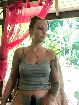 Snapshot of emma4xxx chatting on February 28, 2025, 7:46 pm emma4xxx online show from February 28, 2025, 7:46 pm