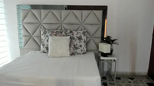 nina pons online show from October 17, 2025, 8:54 pm