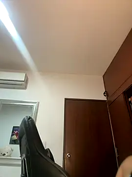 ZarahEvans online show from October 30, 2025, 7:55 pm