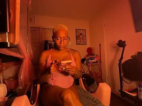 VixenCapri online show from May 27, 2026, 1:15 am