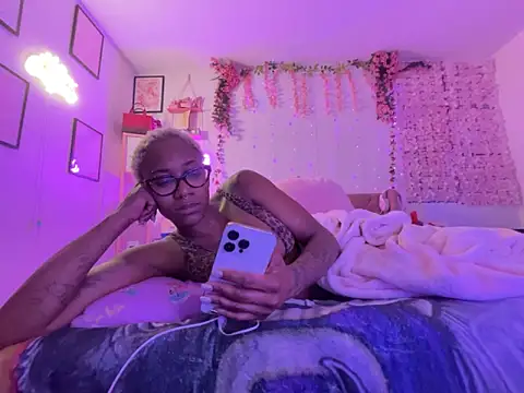 VixenCapri online show from December 3, 2025, 4:13 am