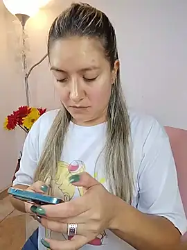 valeriahunter1 online show from August 5, 2026, 10:37 pm
