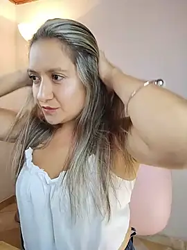valeriahunter1 online show from July 17, 2026, 10:40 pm