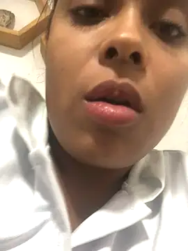 Snapshot of JuanaSimons chatting on October 17, 2025, 2:04 am JuanaSimons online show from October 17, 2025, 2:04 am