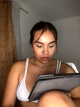 Snapshot of JuanaSimons chatting on September 24, 2025, 1:02 am JuanaSimons online show from September 24, 2025, 1:02 am
