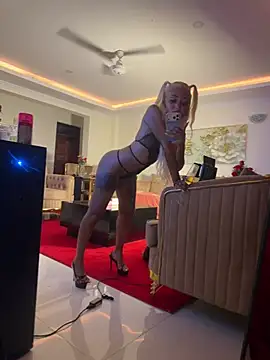 Candiey001 online show from July 8, 2026, 8:31 pm